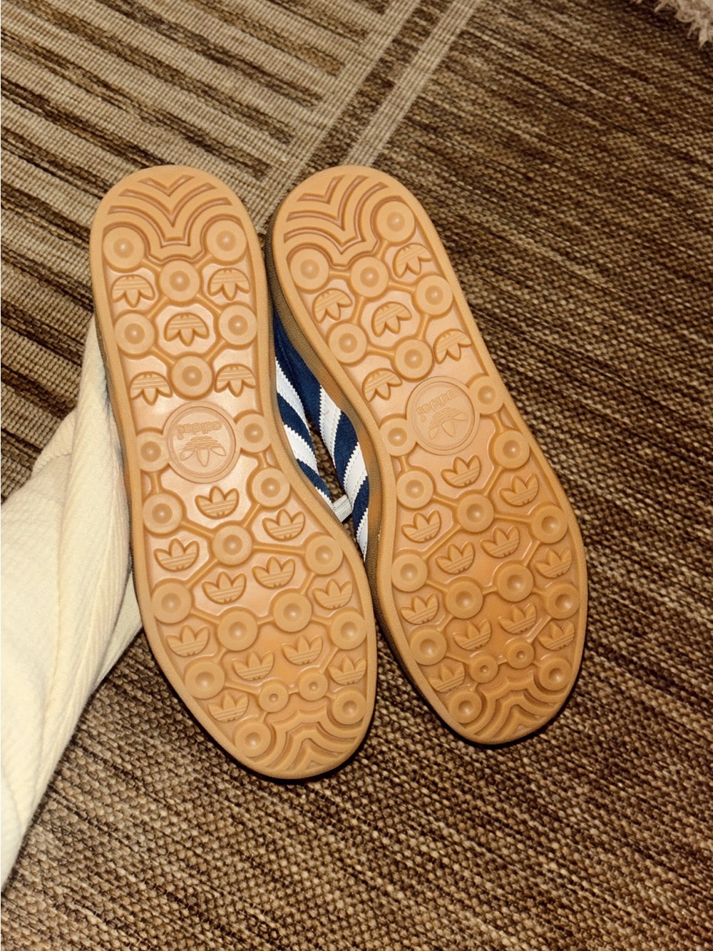 Women’s Gazelle Indoor Shoes - Night Indigo / Core White / Gum - Picture 4 of 4